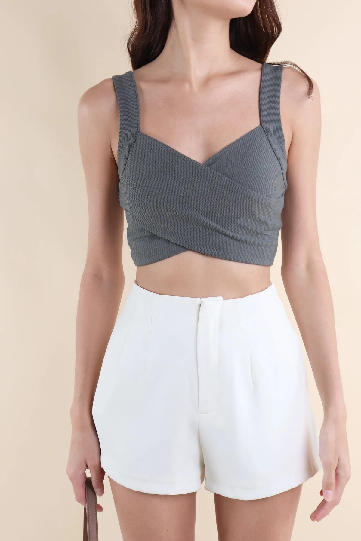 LILIA BASIC CROSS TANK IN STEEL GREEN