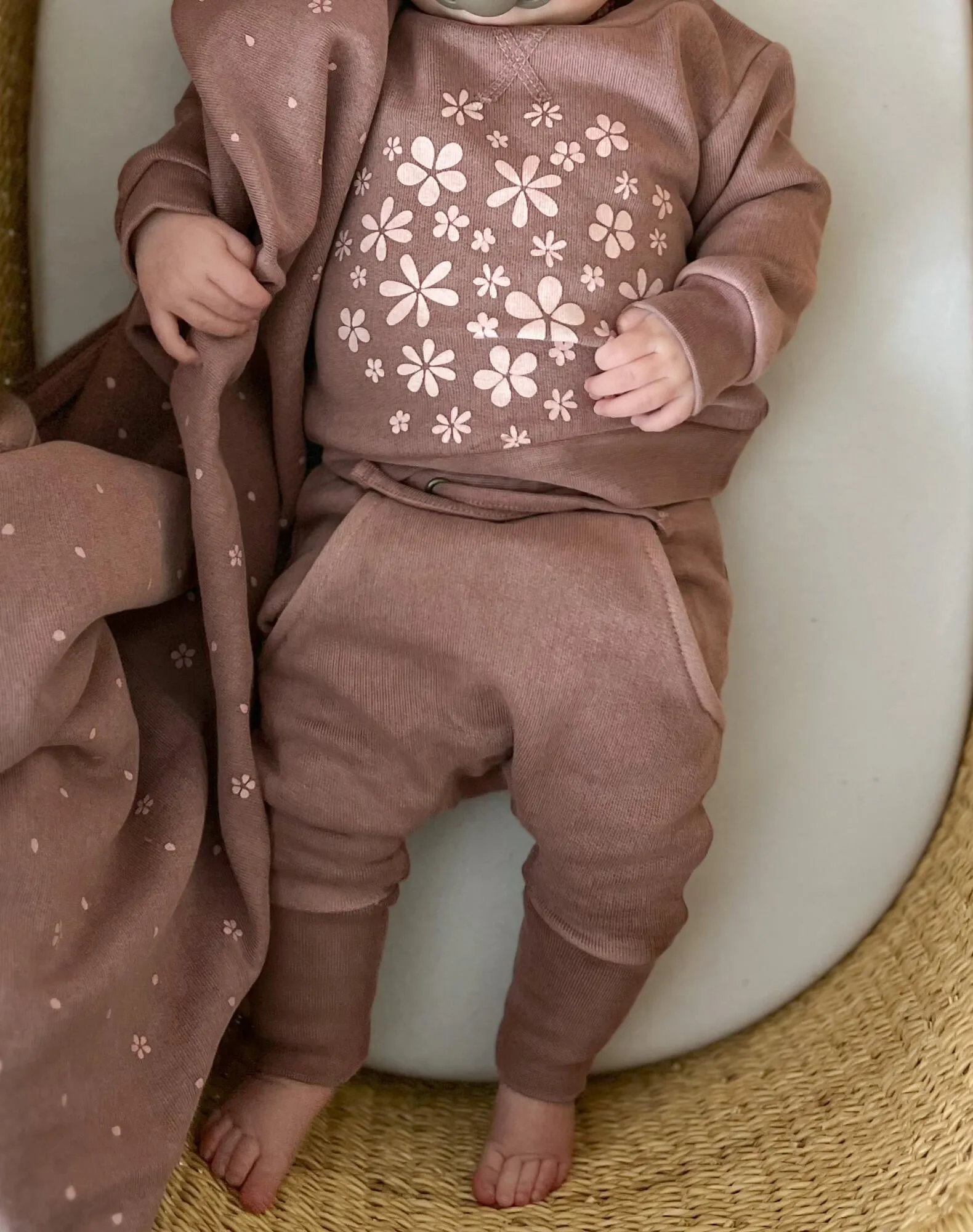 L’ovedbaby Cozy Organic Graphic Sweatshirt & Jogger Set - Rosewood Flower