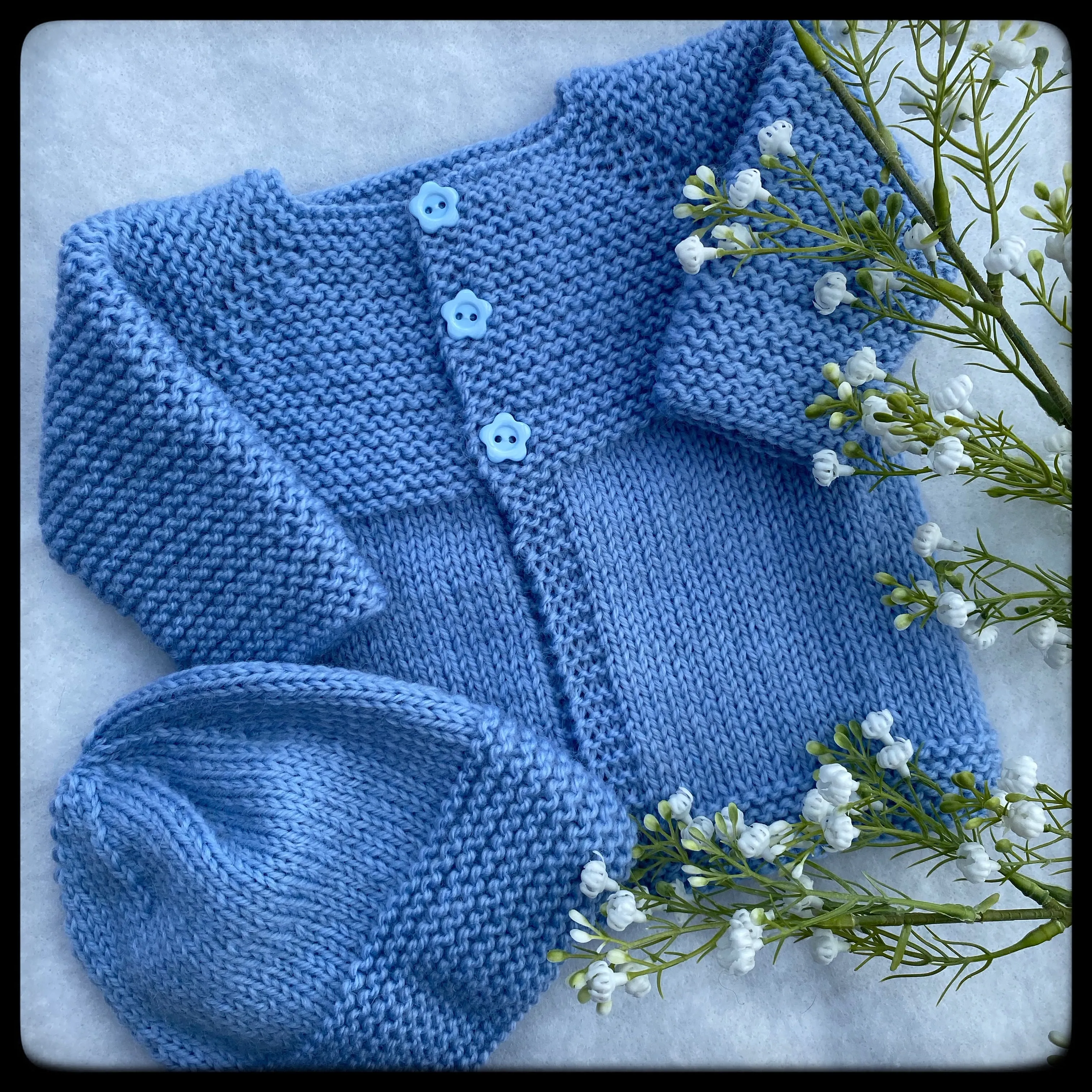 "Daffodils" merino cardigan and beanie set