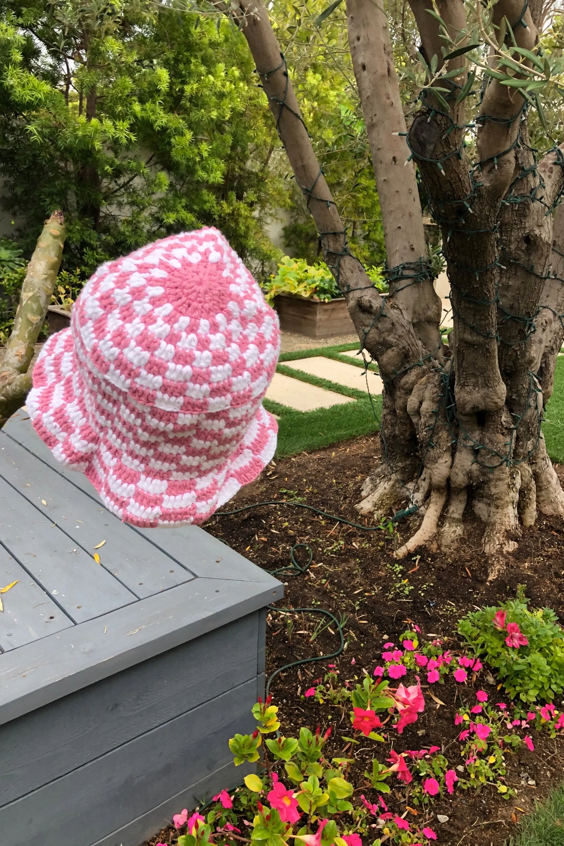 Soft Pink Checker Emilia Bucket