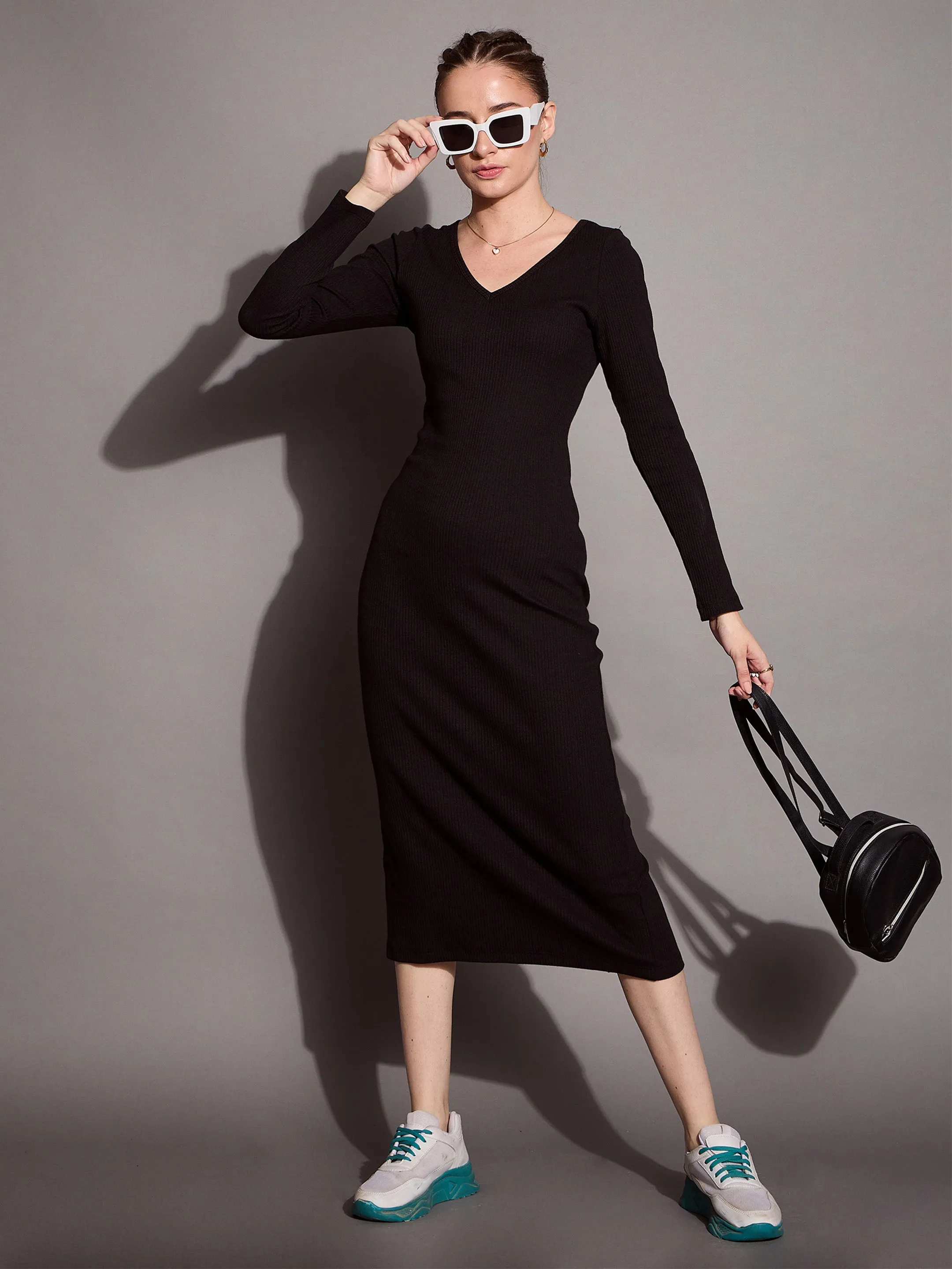 Women Black Ribbed V-Neck Full Sleeves Bodycon Dress