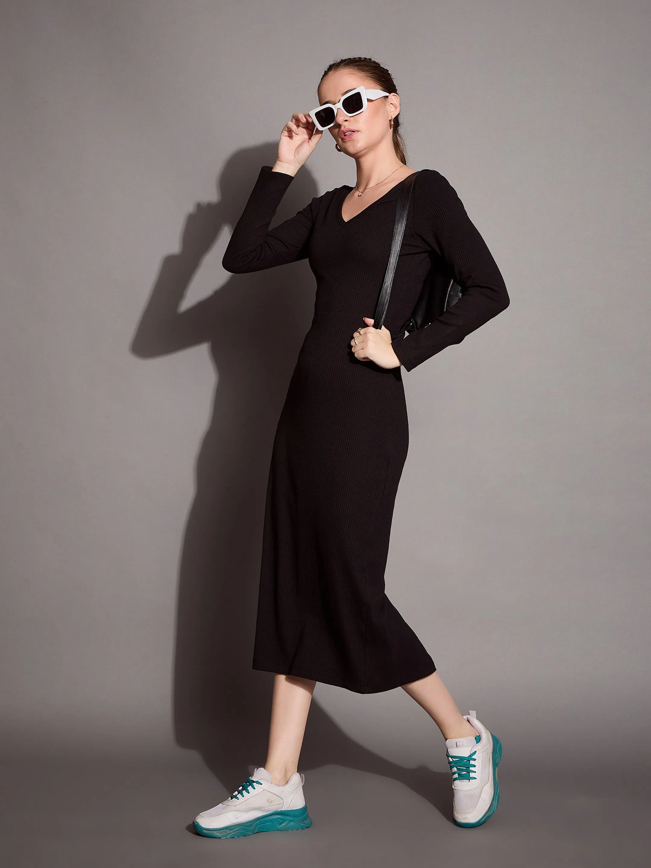 Women Black Ribbed V-Neck Full Sleeves Bodycon Dress